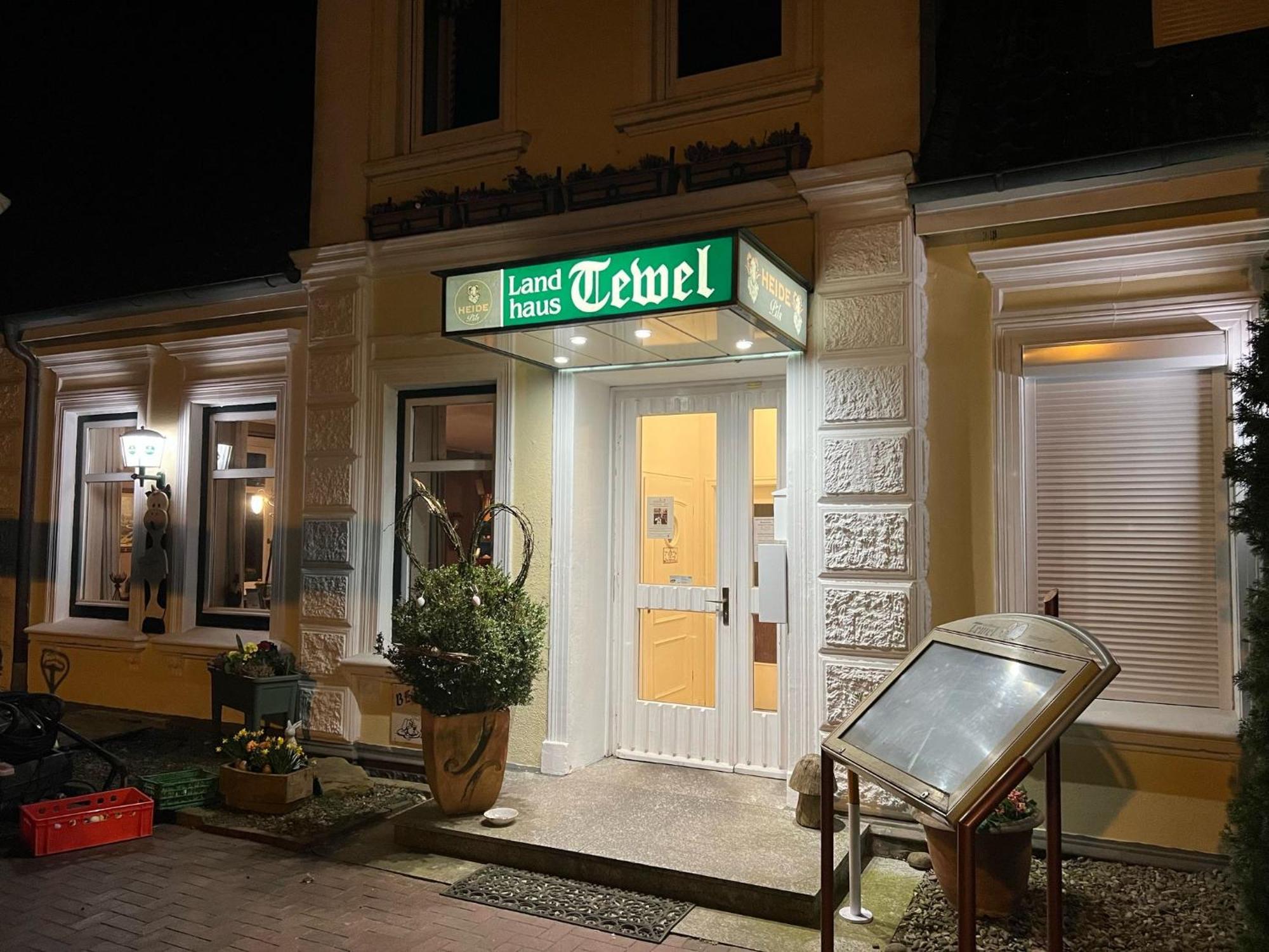 Landhaus Tewel Hotel Mit Restaurant מראה חיצוני תמונה